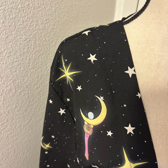 Sailor Moon Black Kimono Robe - Picture 4 of 10